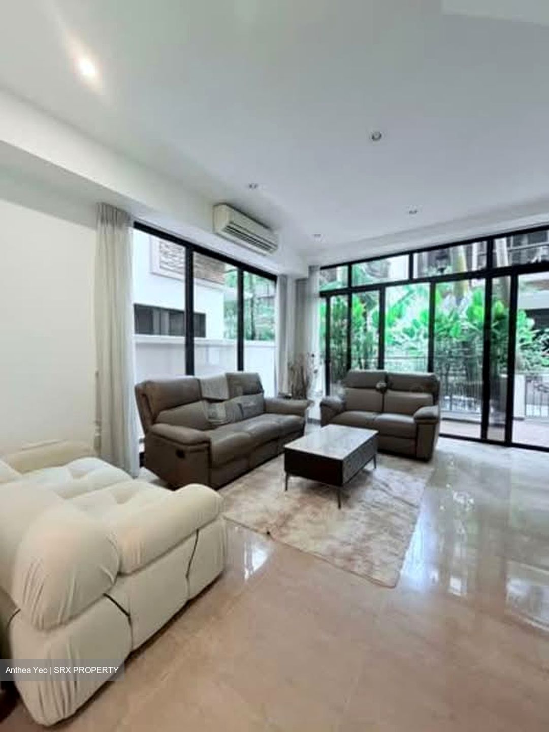 Holland Link (D10), Terrace #556148321